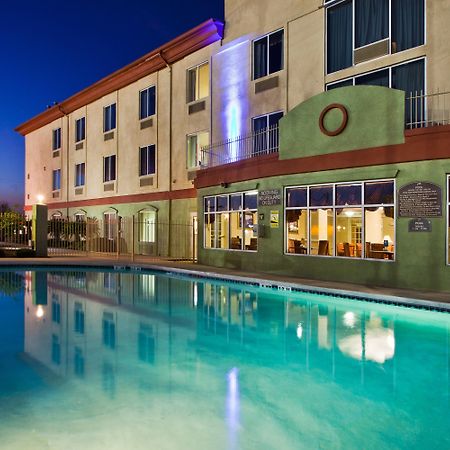 Holiday Inn Express Hotel & Suites Live Oak By Ihg Exterior foto